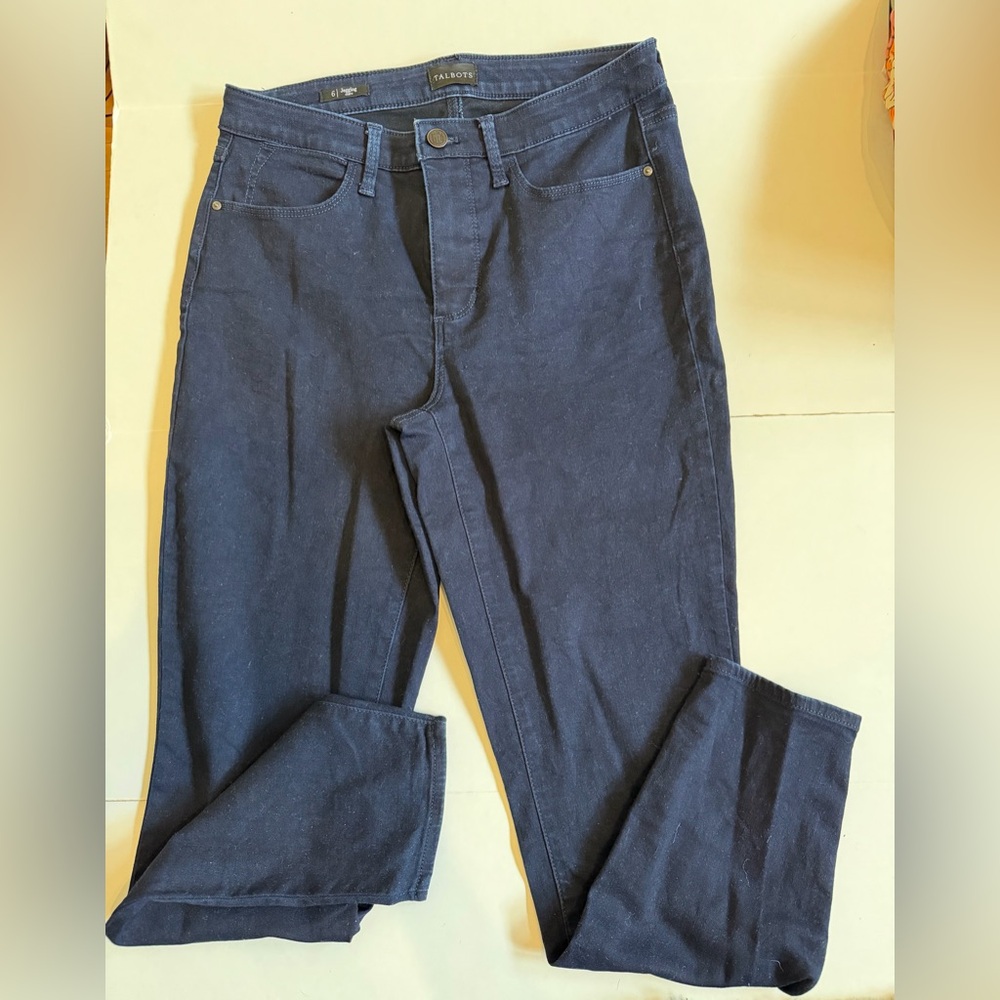 Talbots navy Sz 6 jegging (skinny jeans) very good condition.